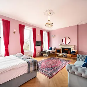 spacious-city-centre-family-room.edinburghhotelsuk.org/
